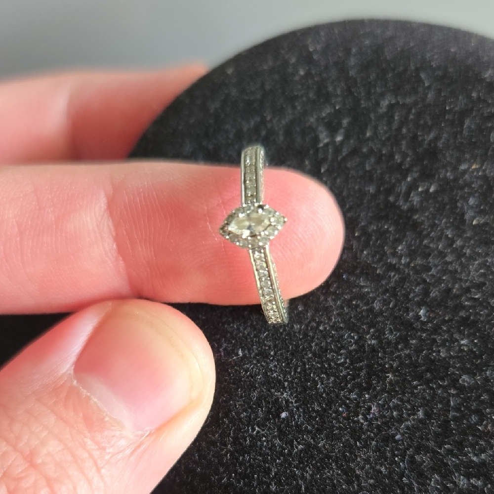 Elegant Silver Diamond Ring - Picture 3 of 4
